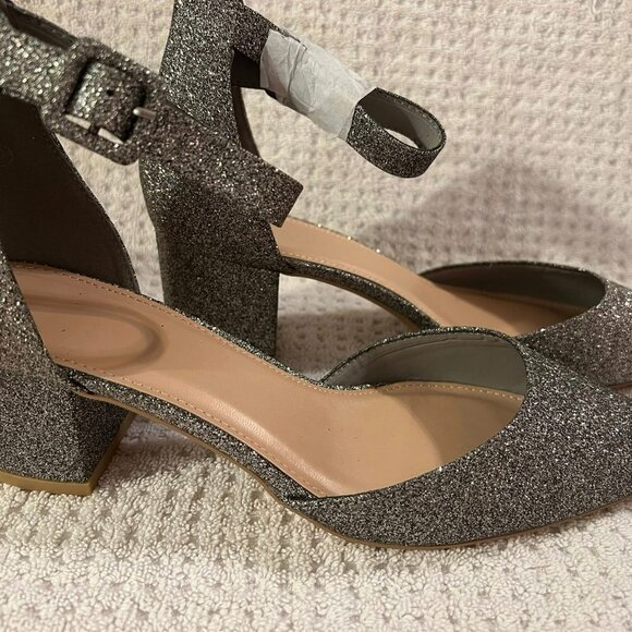 Size 9 - ZBY - NWT -  Silver Glitter Pumps - Picture 3 of 7